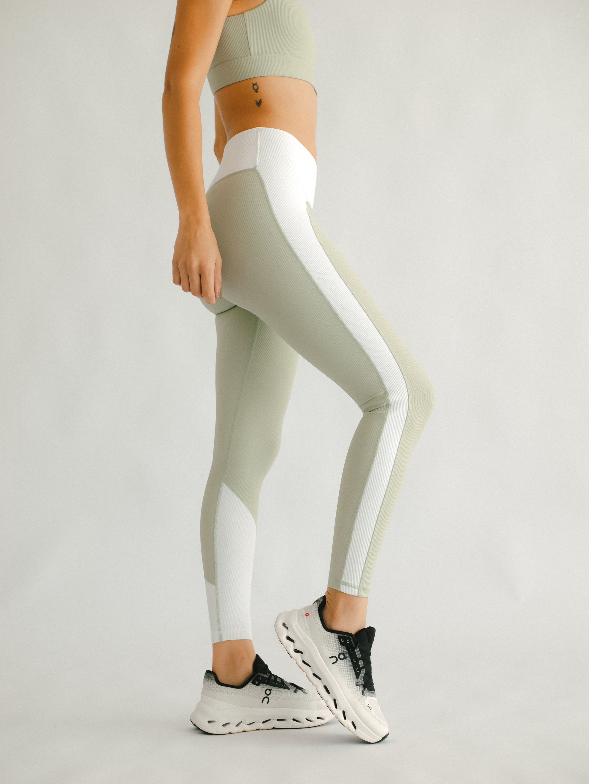 leggings deportivos mujer verde con top a juego