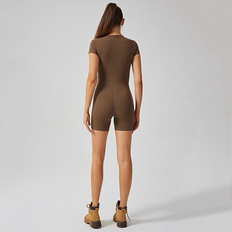Jumpsuit Mocha Zip – Marrón cálido corto con cierre