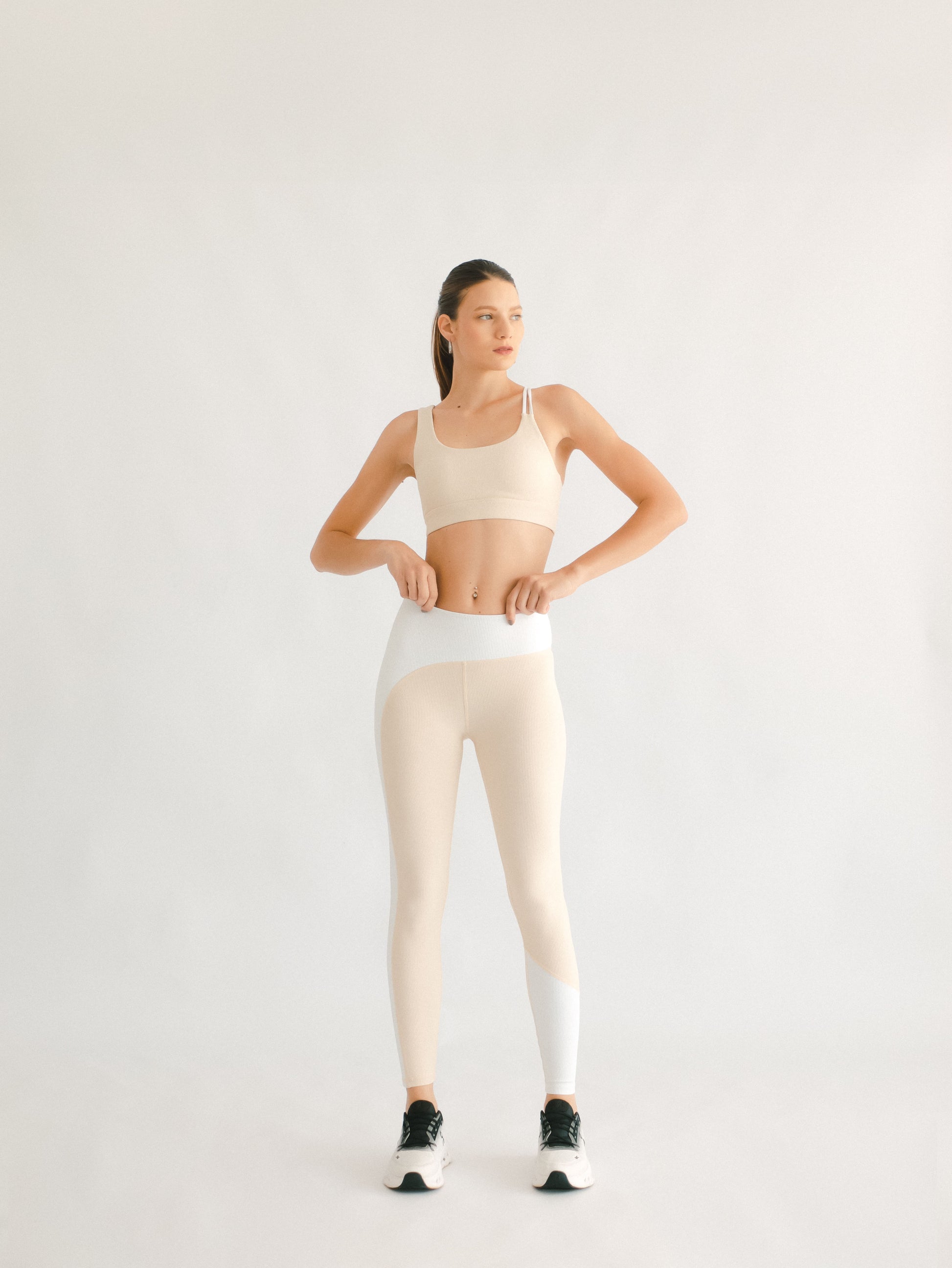 leggings mujer con top cómodo y neutral Mollter